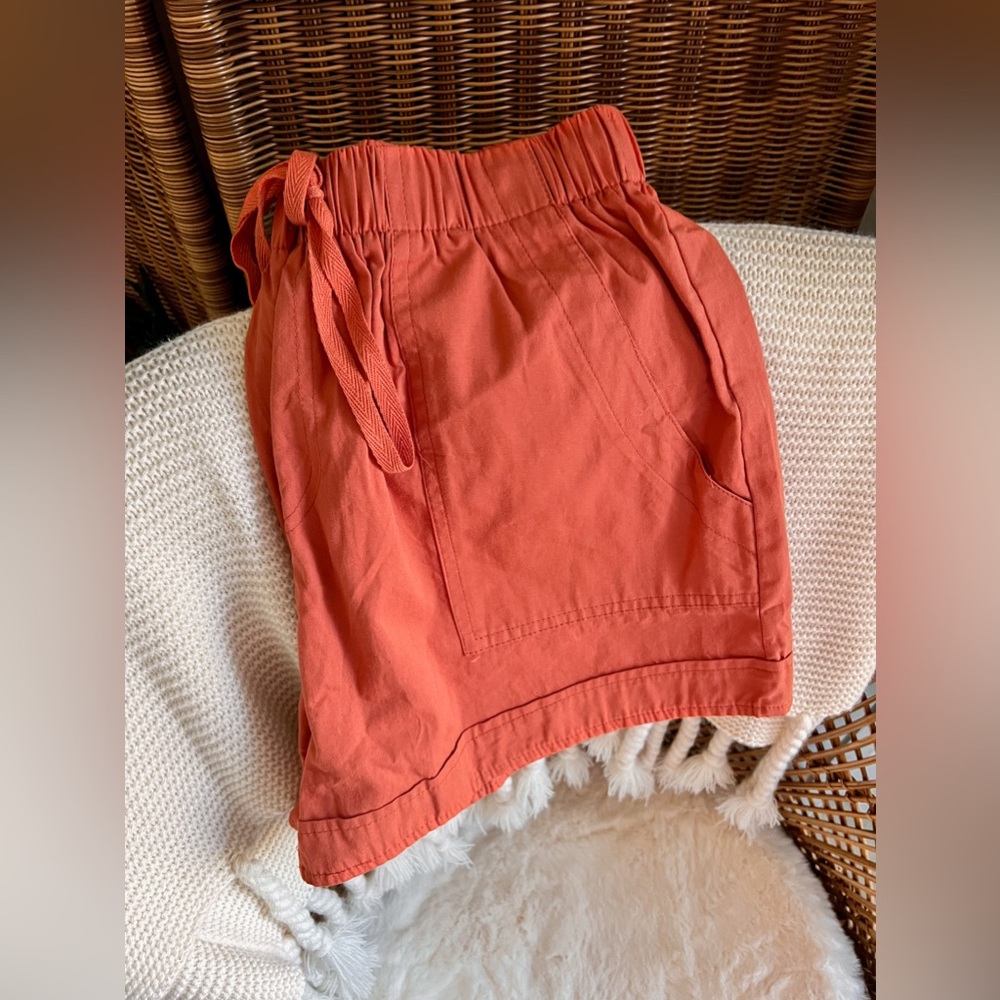 Women’s casual drawstring elastic waist, loose fit shorts w/pockets